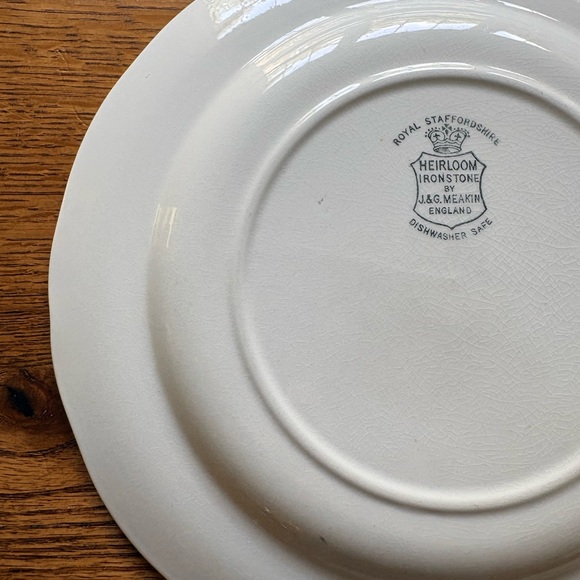 J&G Meakin Royal Staffordshire Heirloom Ironstone White set of 2 Plates ~10.5 in - Picture 14 of 16